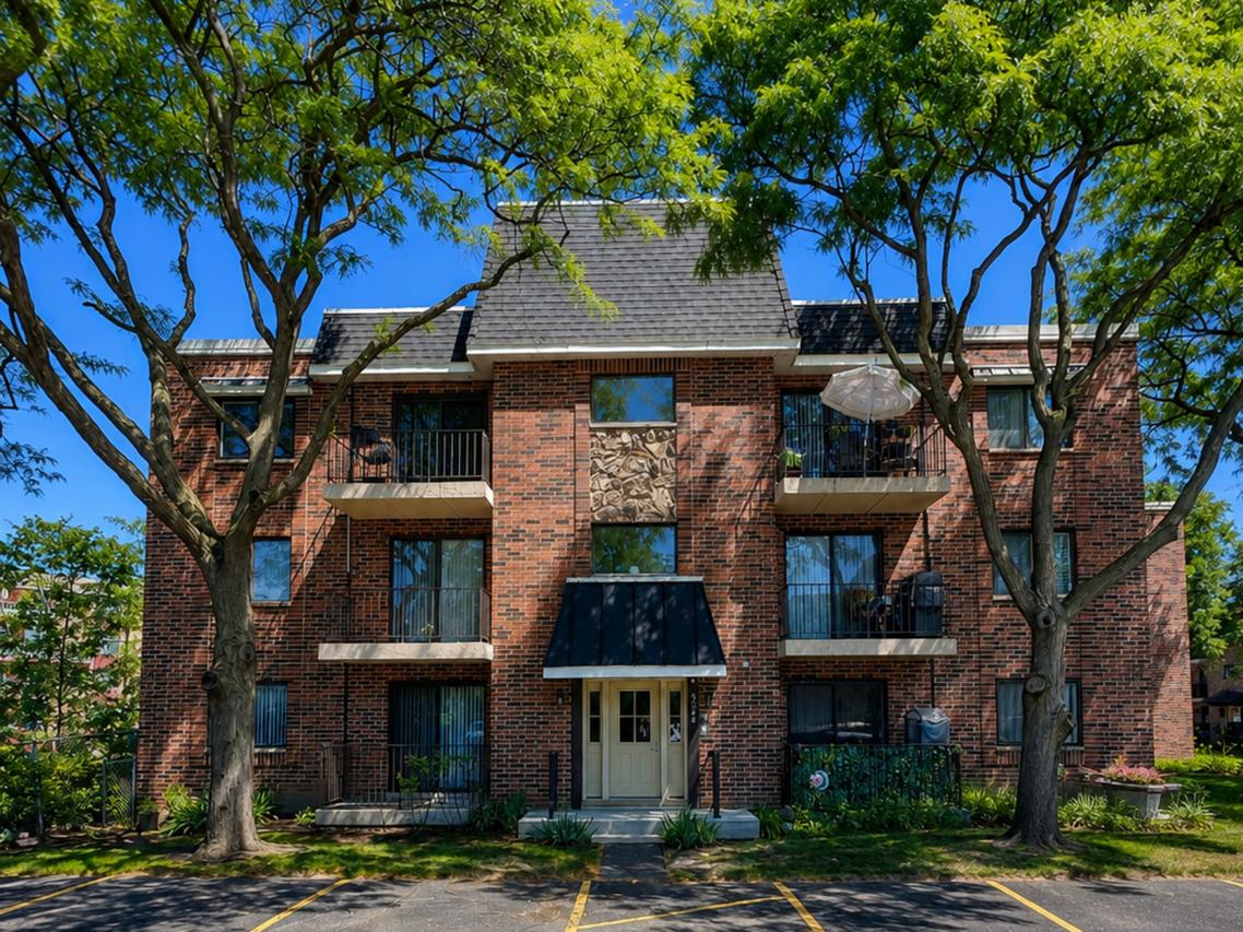 5408 Chateau Dr. #3, Rolling Meadows, IL 60008