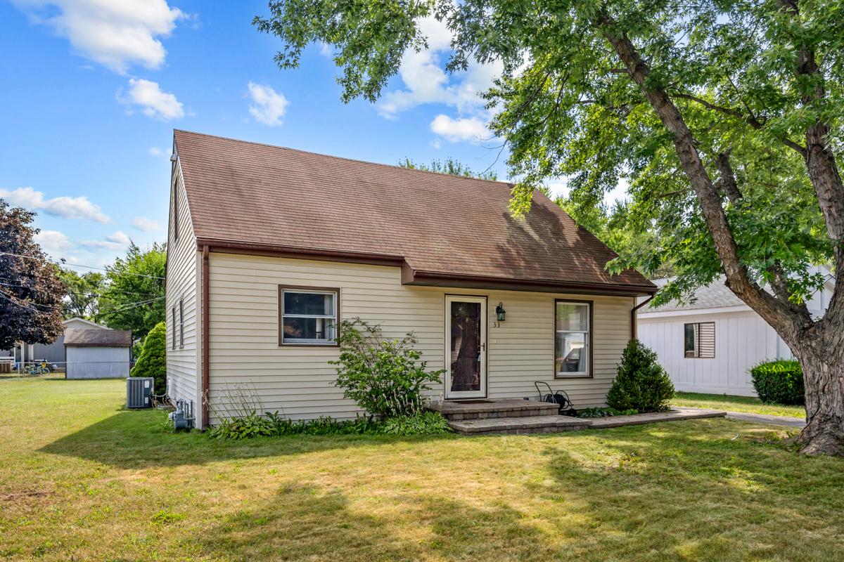 33 Woodbine Dr., Crystal Lake, IL 60014