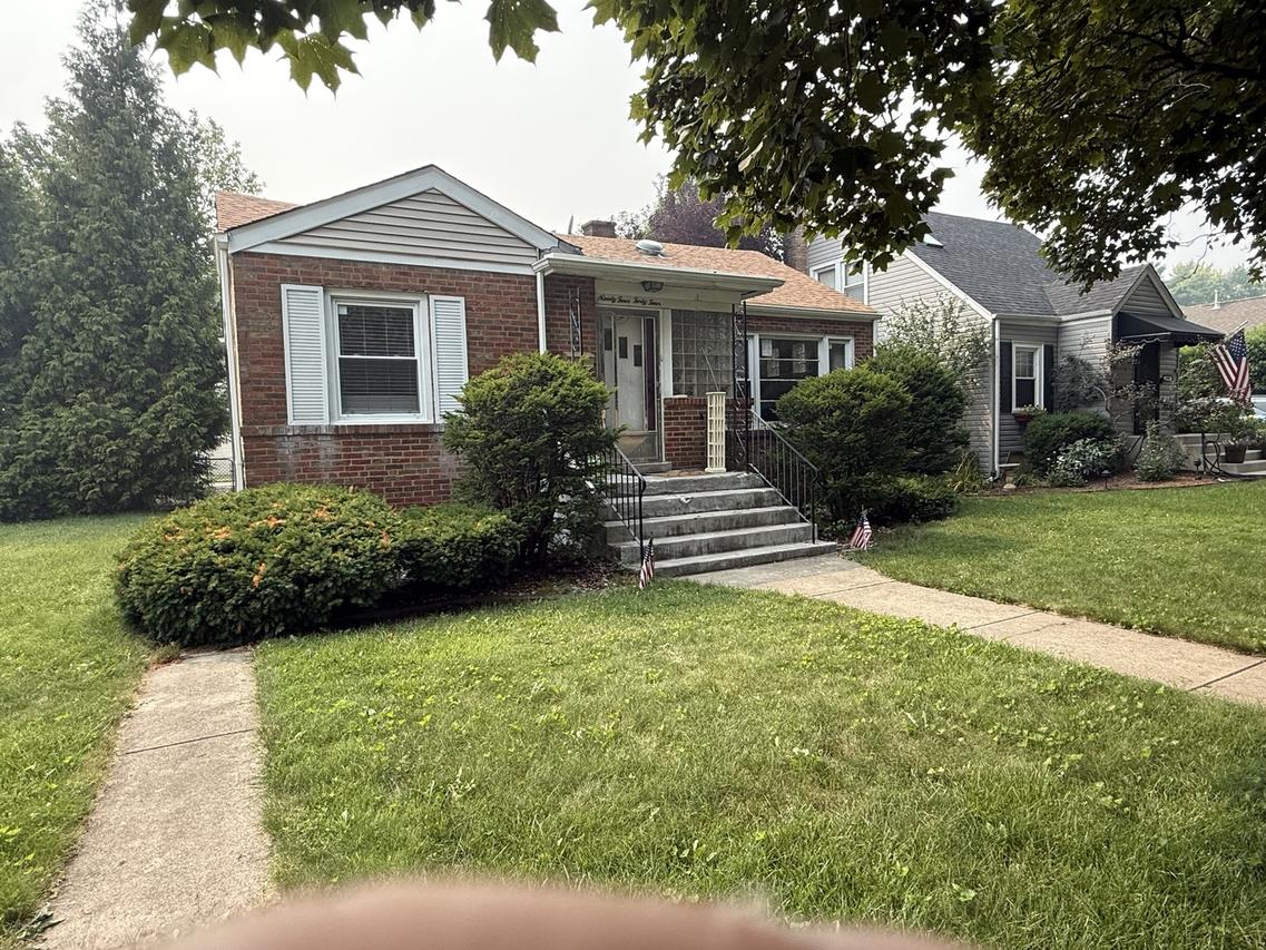 9444 Clifton Park Ave., Evergreen Park, IL 60805