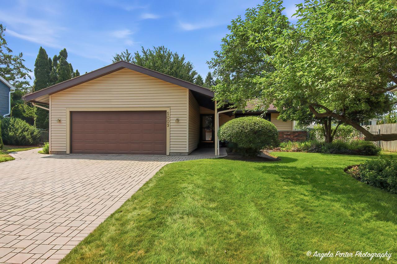 5009 Sandburg Dr., Mchenry, IL 60050