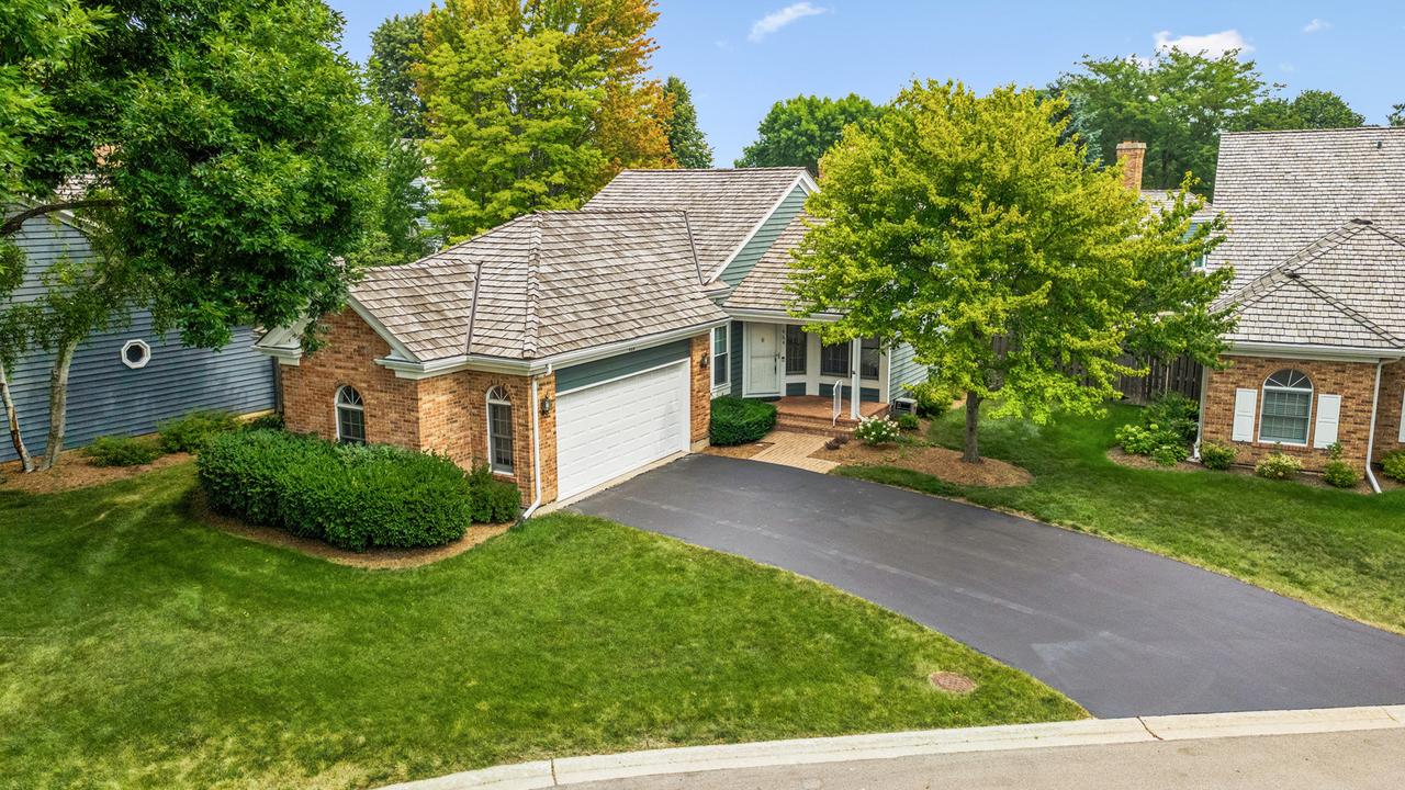 464 Park Barrington Dr., Barrington, IL 60010
