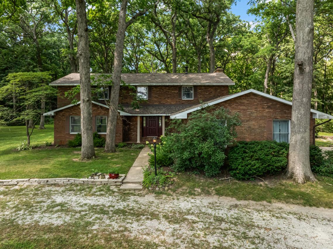 9187 Carle Springs Rd., Wapella, IL 61777