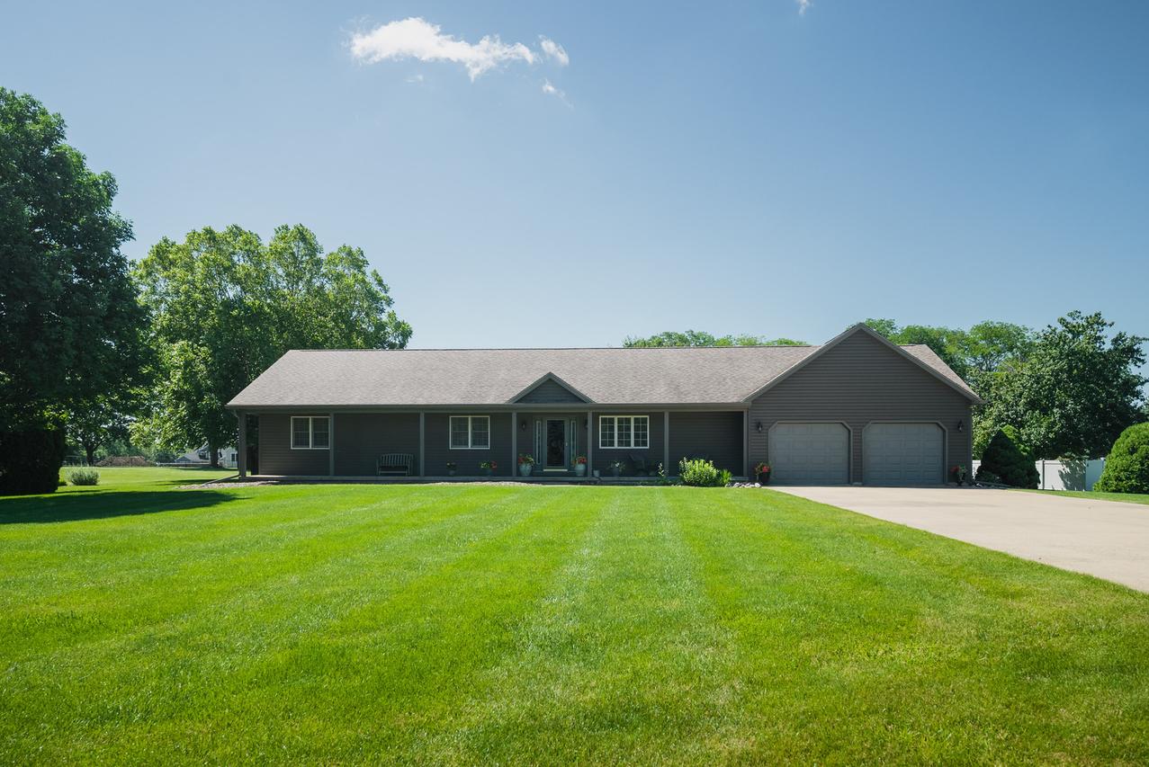 800 Burgess Dr., Utica, IL 61373