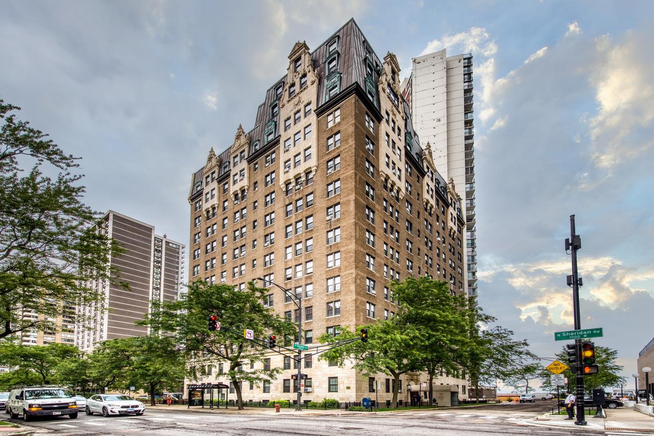 6101 N Sheridan Rd. #10C, Chicago, IL 60660