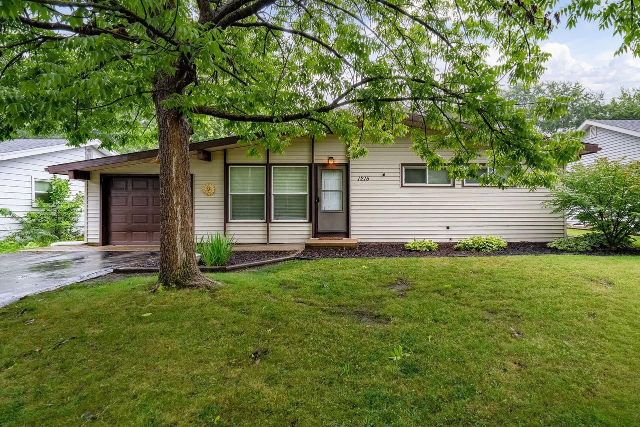 1215 Rutledge Rd., Bloomington, IL 61704