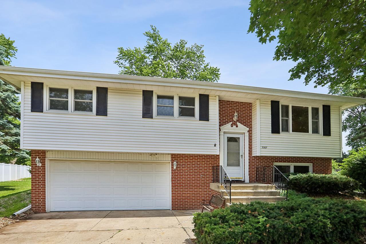 3207 Indian Wood Ln., Joliet, IL 60431