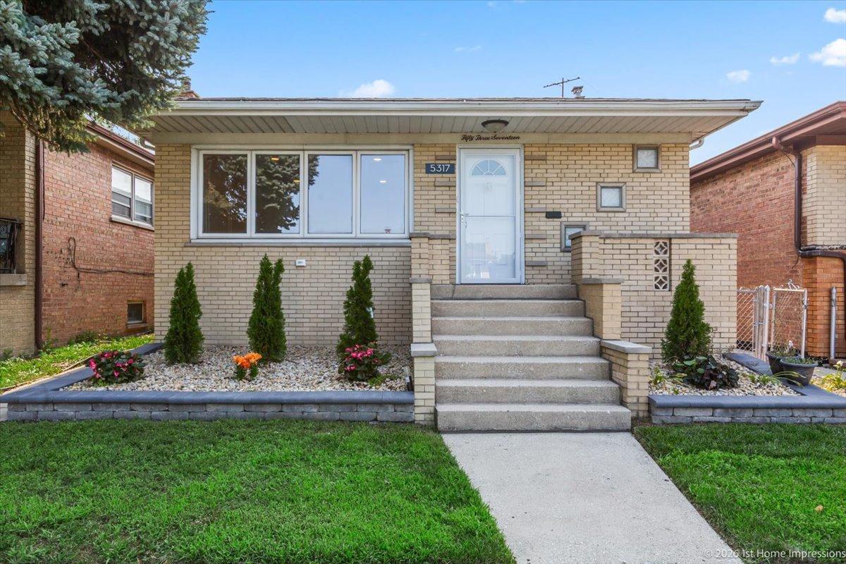 5317 S Hunt Ave., Summit, IL 60501