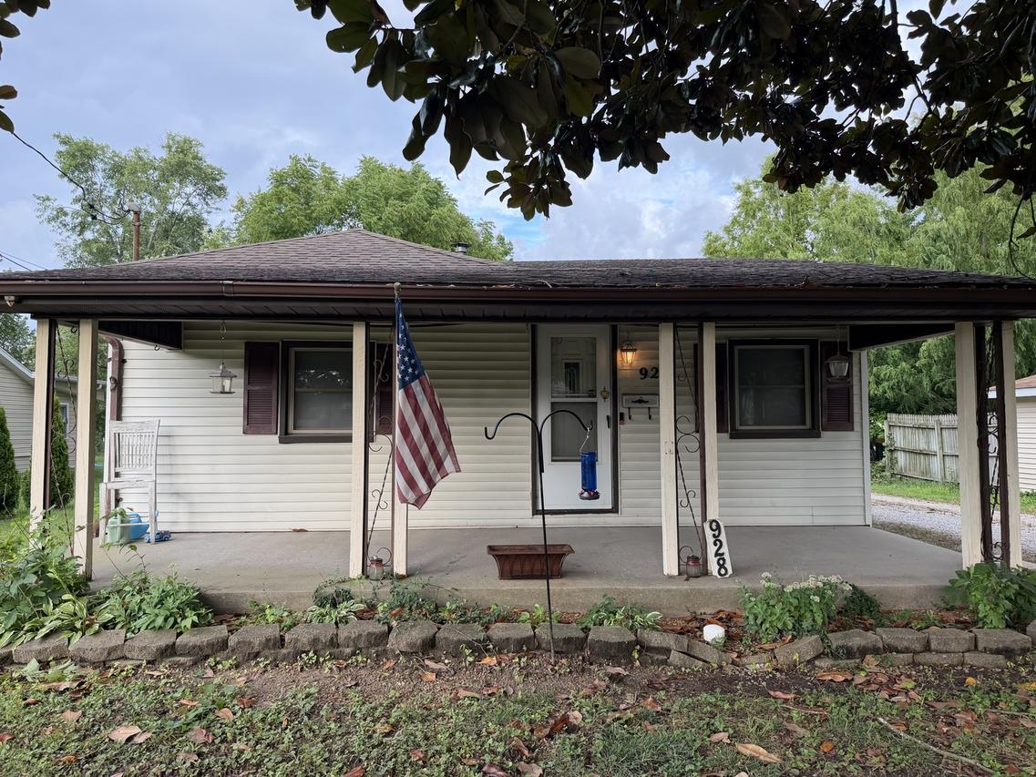 928 N 7th St., Murphysboro, IL 62966