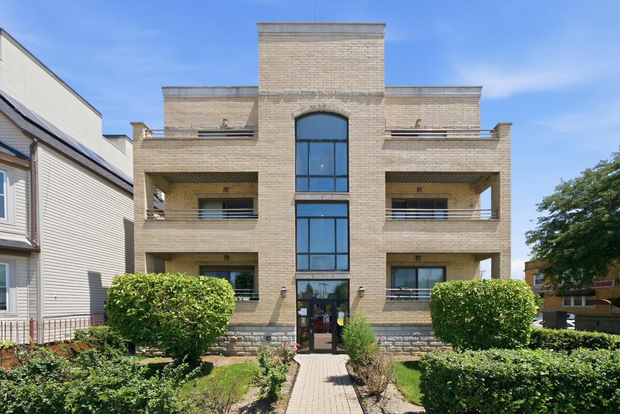 3801 N Kedzie Ave. #3S, Chicago, IL 60618