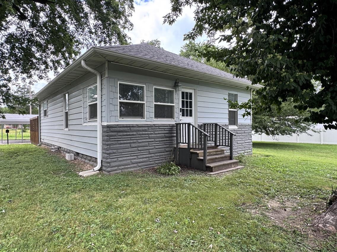 450 Bicknell, Centralia, IL 62801