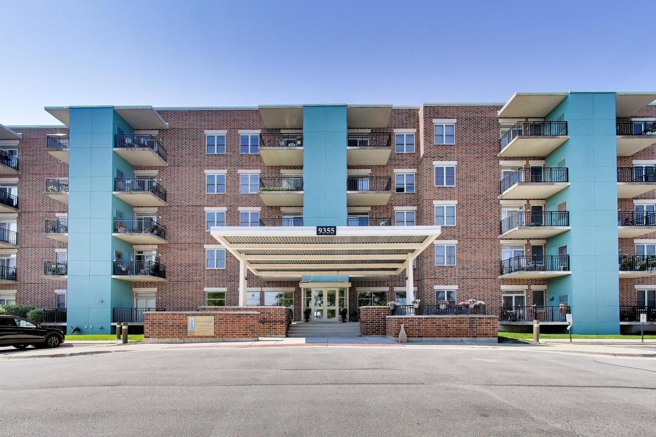 9355 Irving Park Rd. #307, Schiller Park, IL 60176