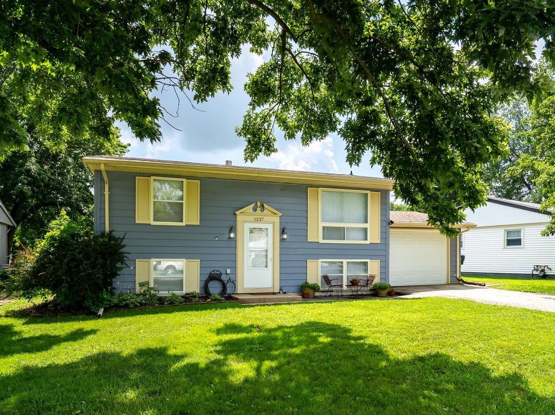 1237 Mount Vernon Dr., Bloomington, IL 61704