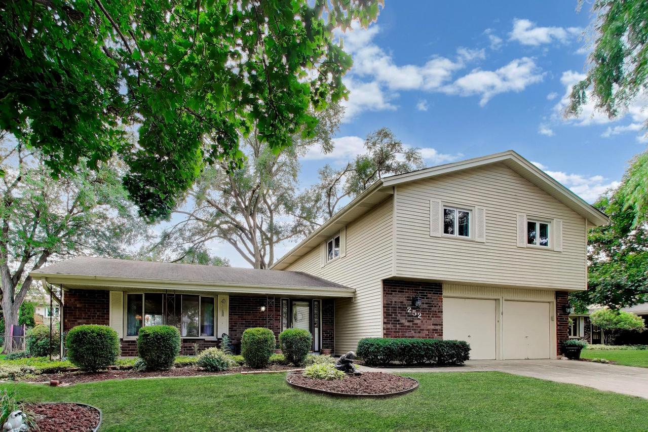 252 Millford Ln., Bloomingdale, IL 60108