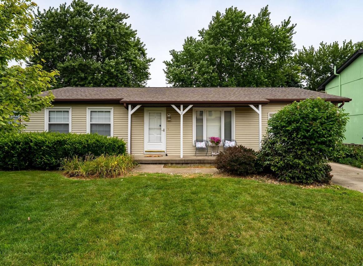 7 Cedar Ct., Bloomington, IL 61701