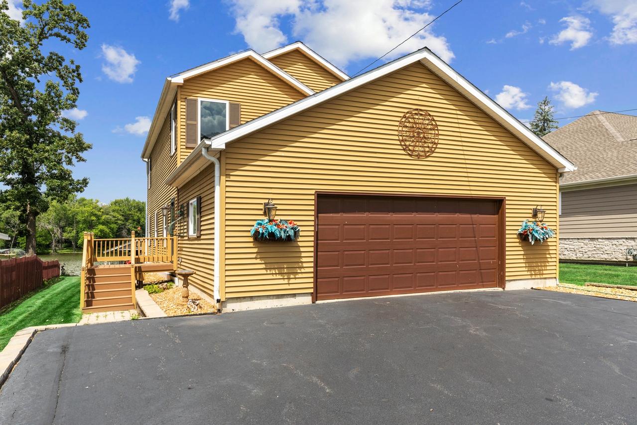 2019 N Woodlawn Park Ave., Mchenry, IL 60051