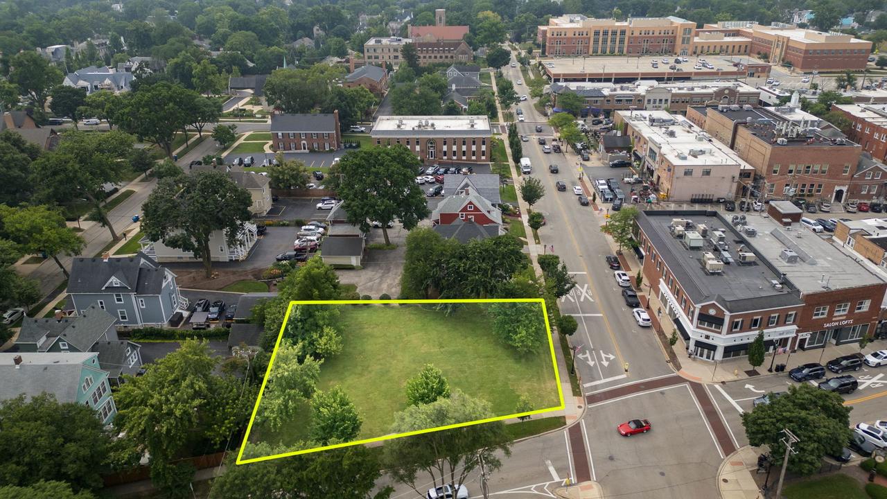 29 S Garfield Ave., Hinsdale, IL 60521