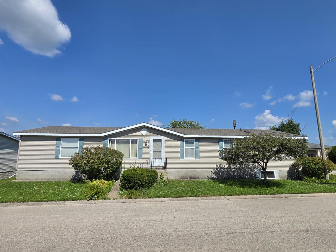 105 Champion Dr., Chenoa, IL 61726