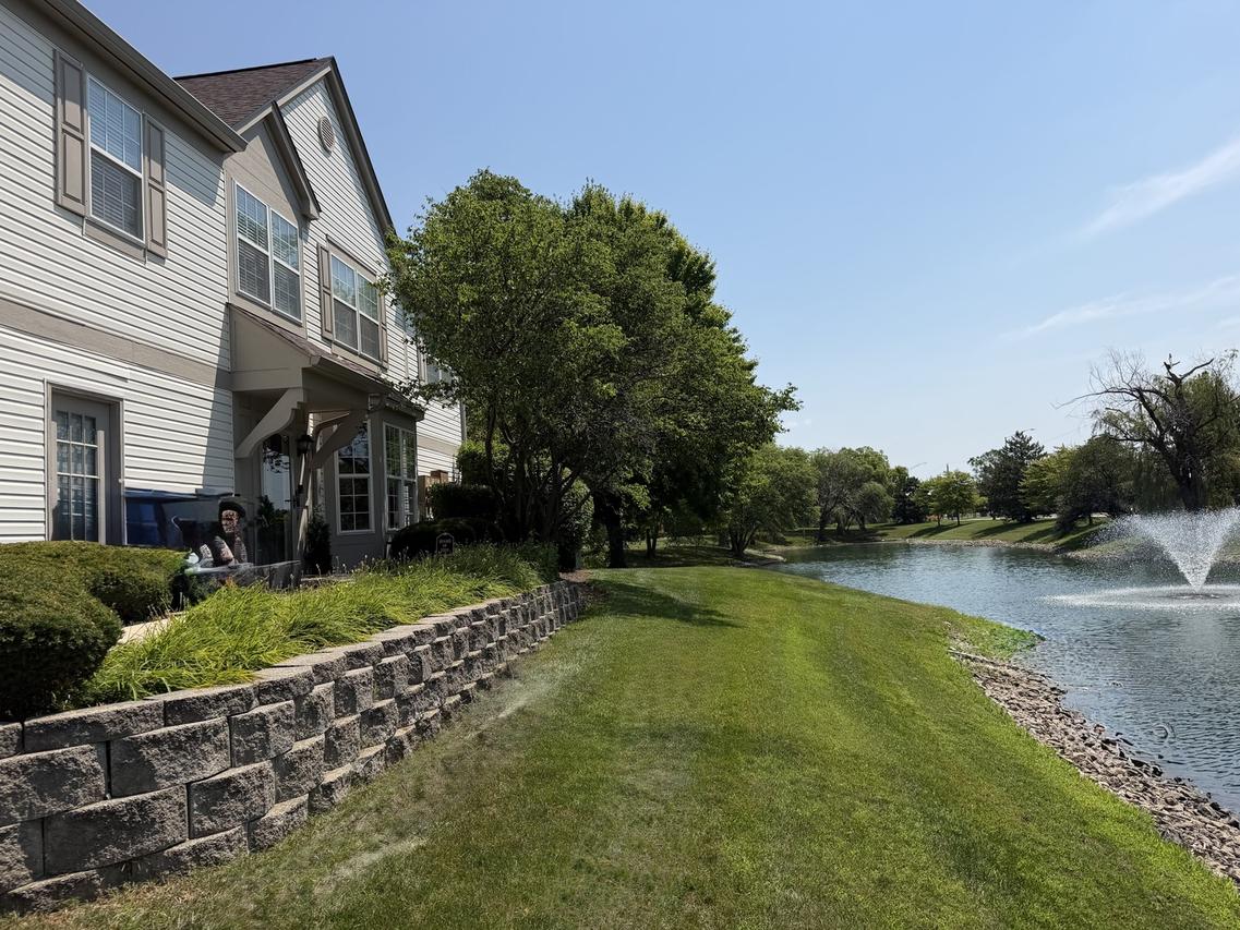 2716 Rockport Ln., Naperville, IL 60564
