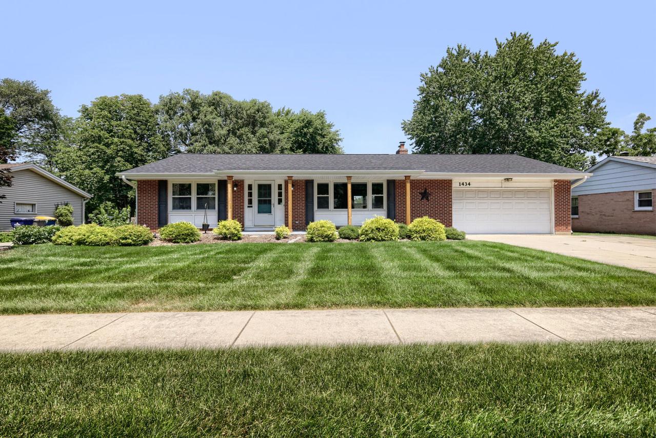 1434 Maple Ln., Elgin, IL 60123