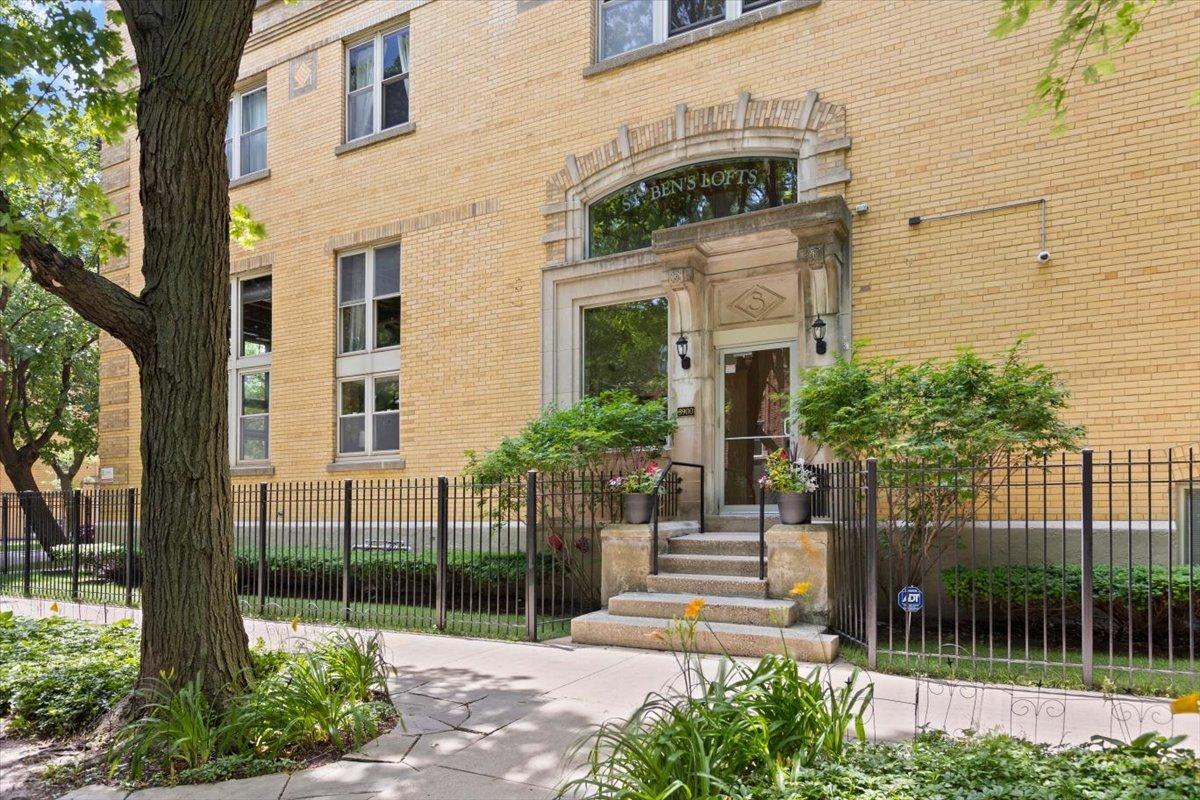 3900 N Claremont Ave. #103, Chicago, IL 60618