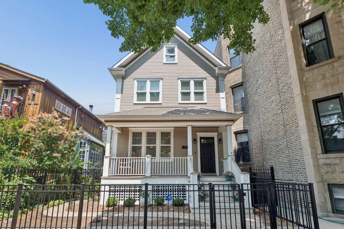 1530 W Grace St., Chicago, IL 60613