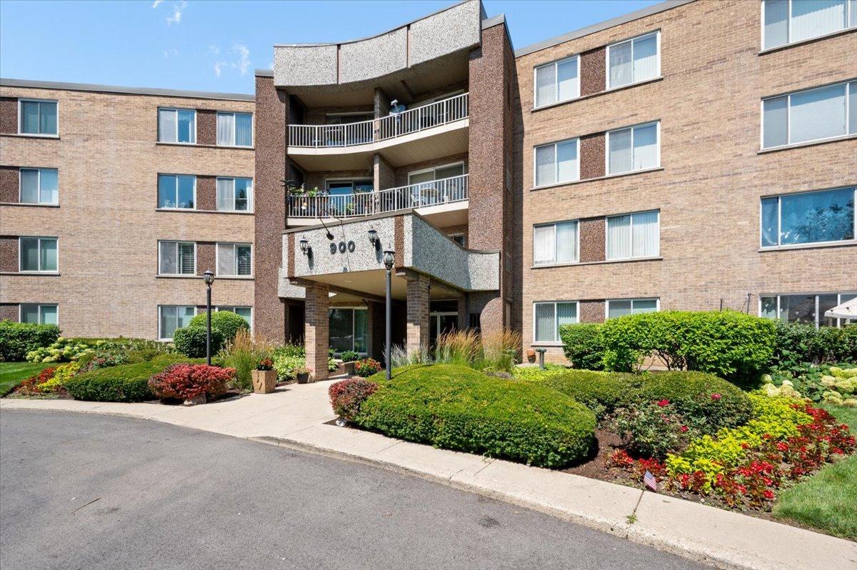 900 E Wilmette Rd. #319, Palatine, IL 60074