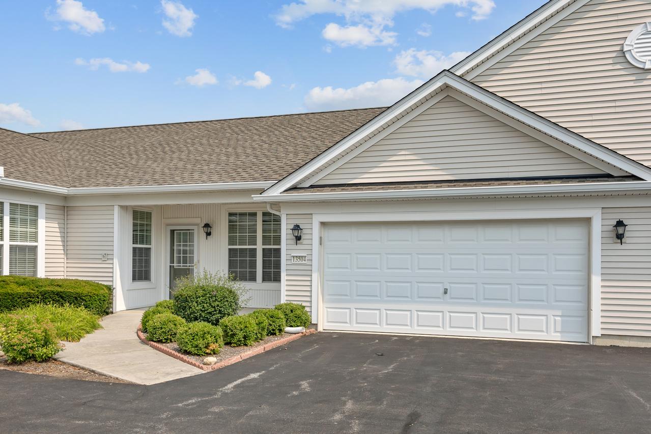 13504 Bonaire Rd., Huntley, IL 60142