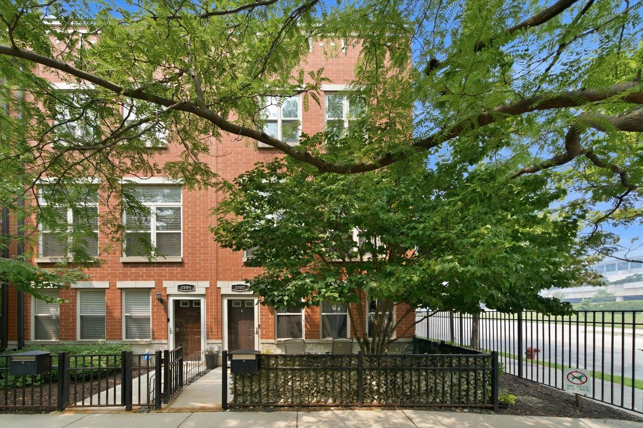 2502 S Calumet Ave., Chicago, IL 60616