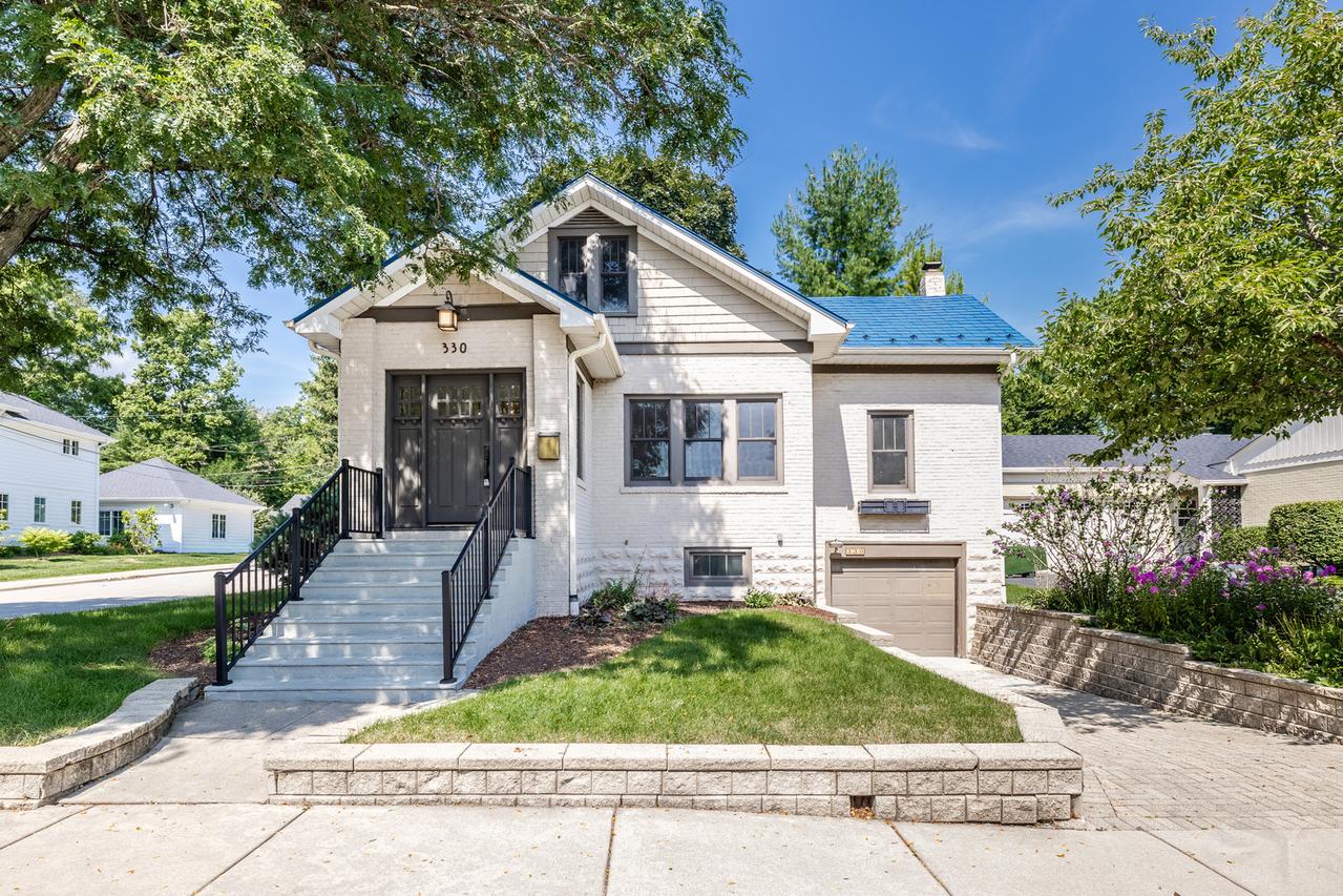 330 S River Ln., Geneva, IL 60134