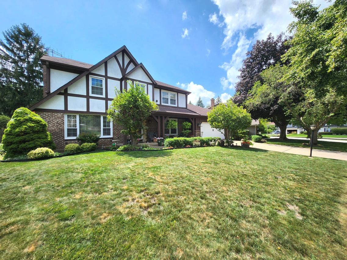 709 Garfield Ave., Libertyville, IL 60048
