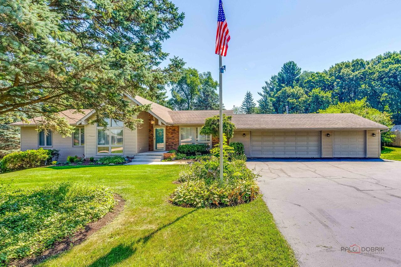 11335 Bayberry Dr., Roscoe, IL 61073