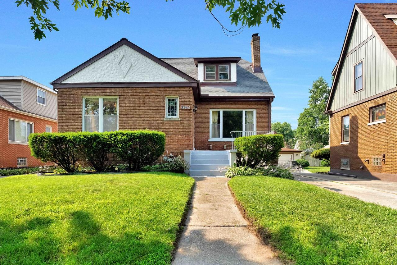3267 Ann St., Lansing, IL 60438