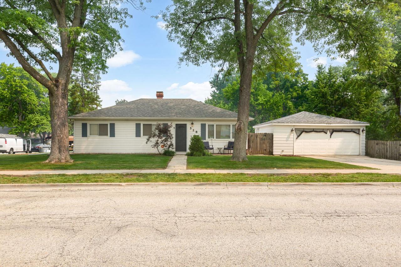 528 W Crystal St., Mundelein, IL 60060