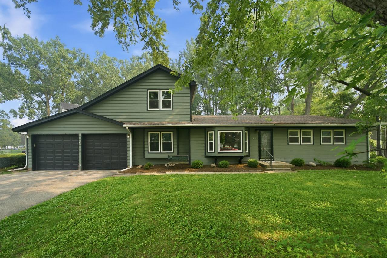 601 Sheridan Dr., Wauconda, IL 60084