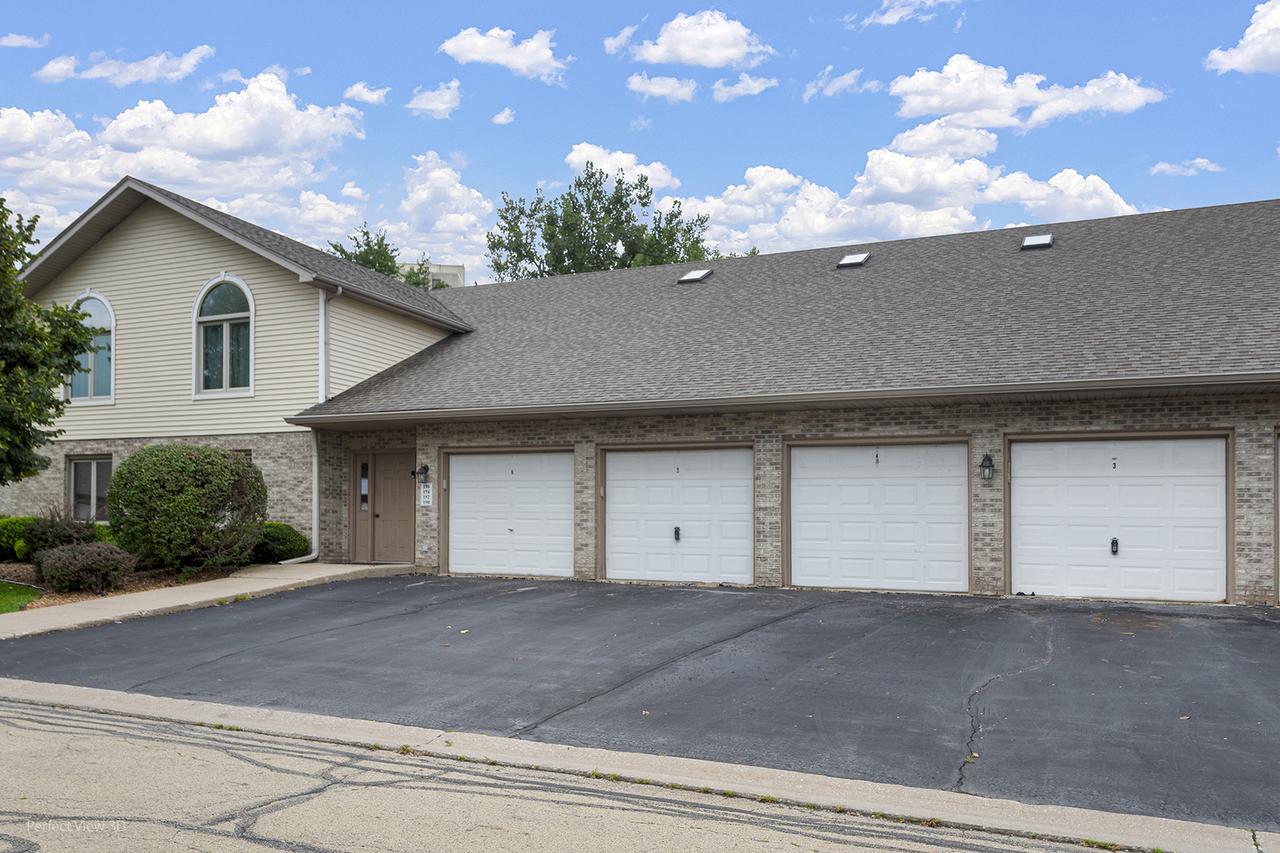 196 Saenz Ln. #D, Joliet, IL 60436