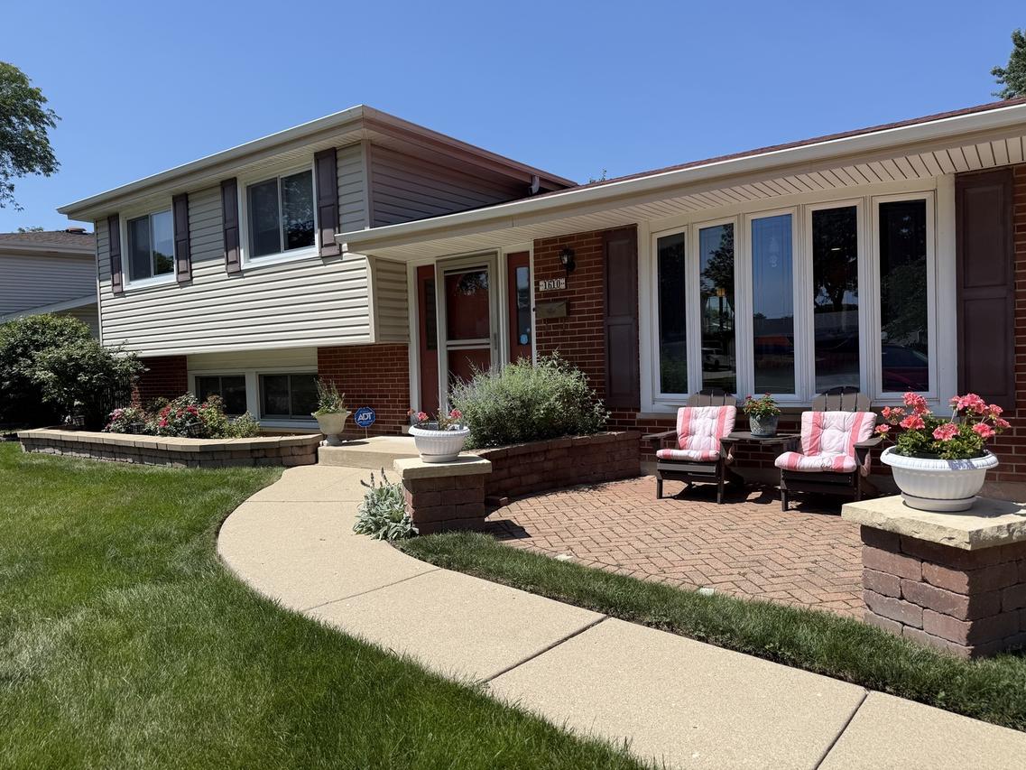 1610 W Lexington Dr., Arlington Heights, IL 60004