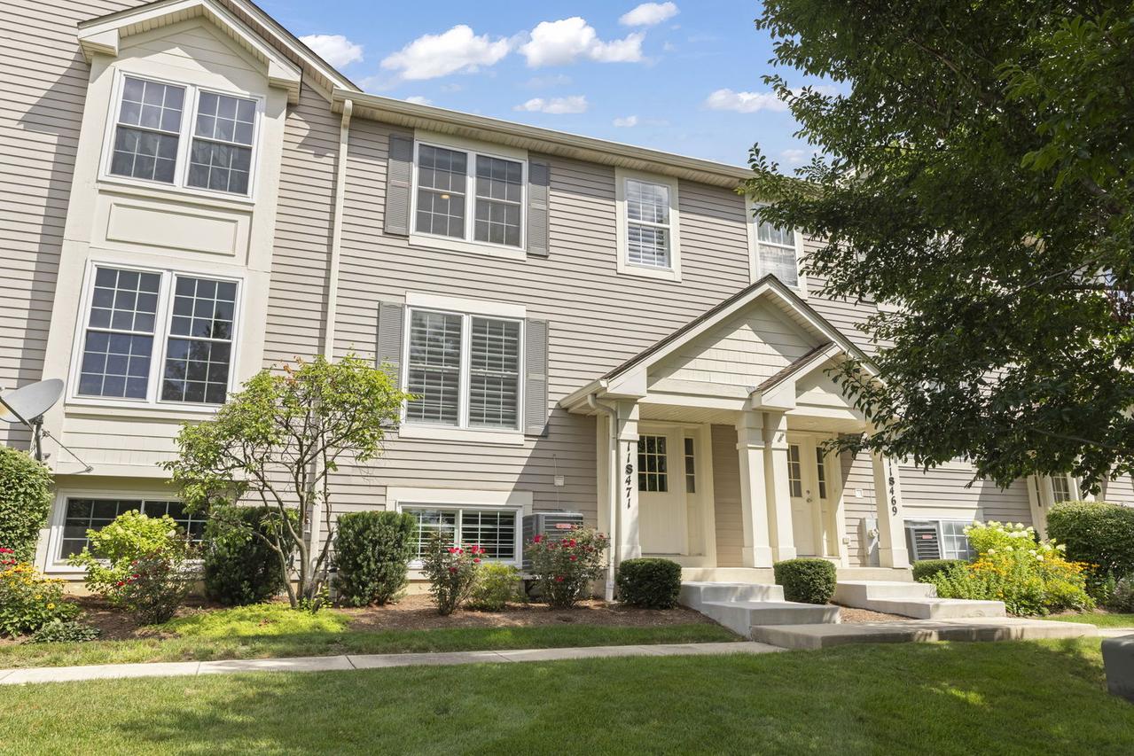 11S471 Rachael Ct., Willowbrook, IL 60527