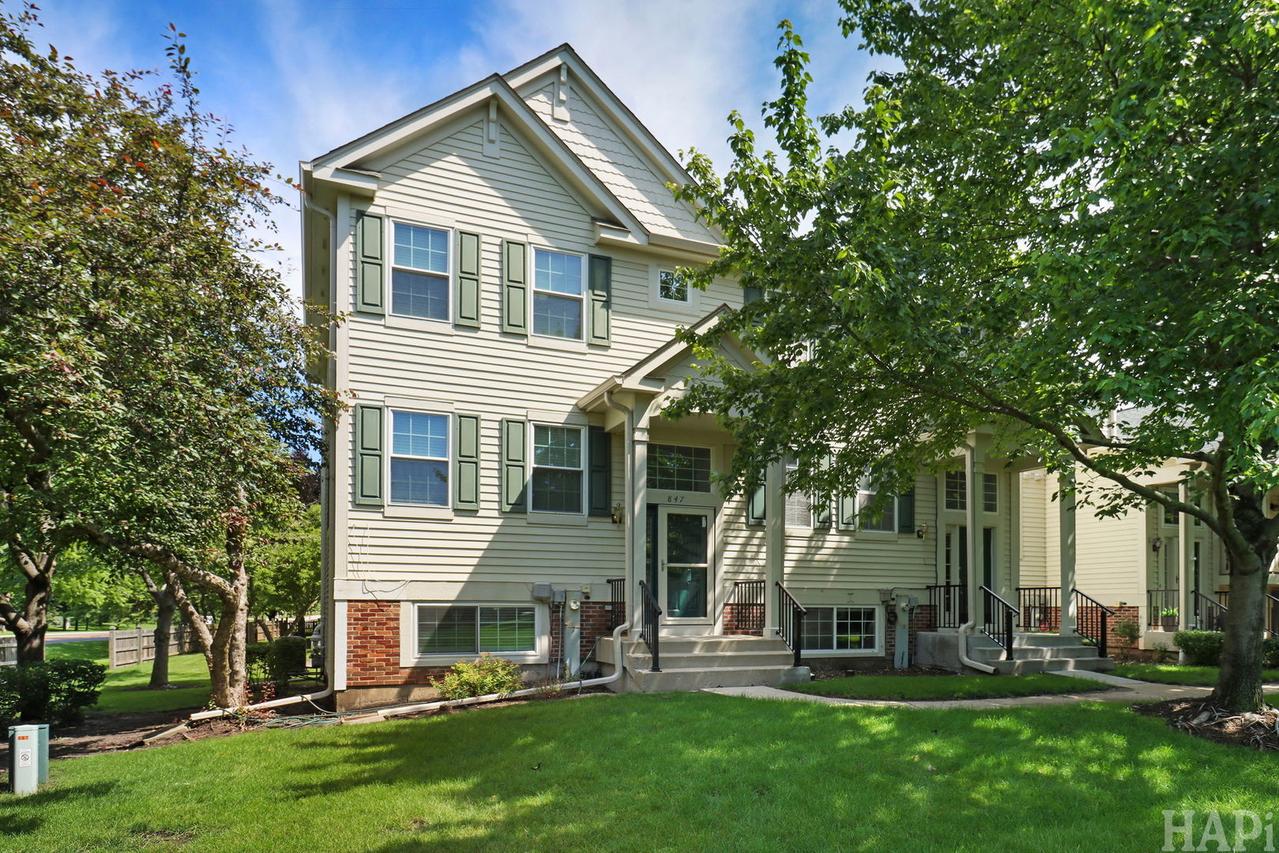 847 Essex Cir., Grayslake, IL 60030