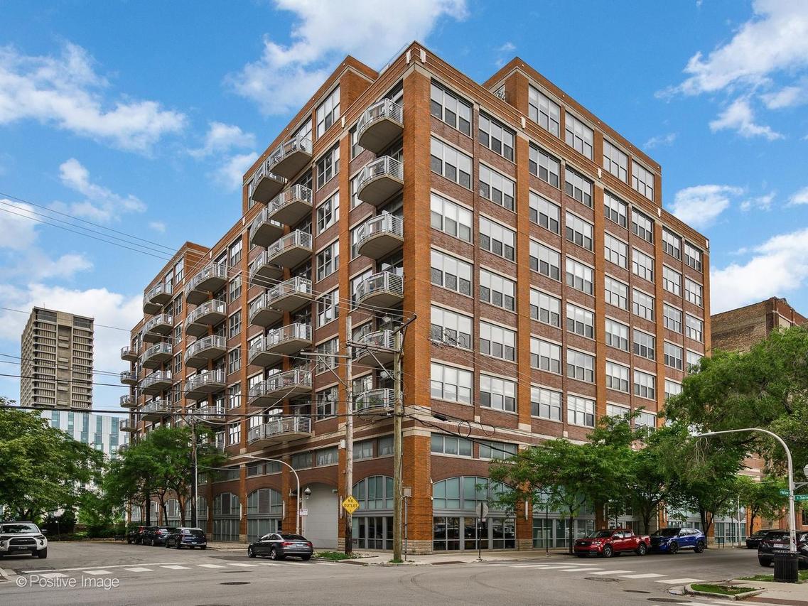 933 W Van Buren St. #823, Chicago, IL 60607