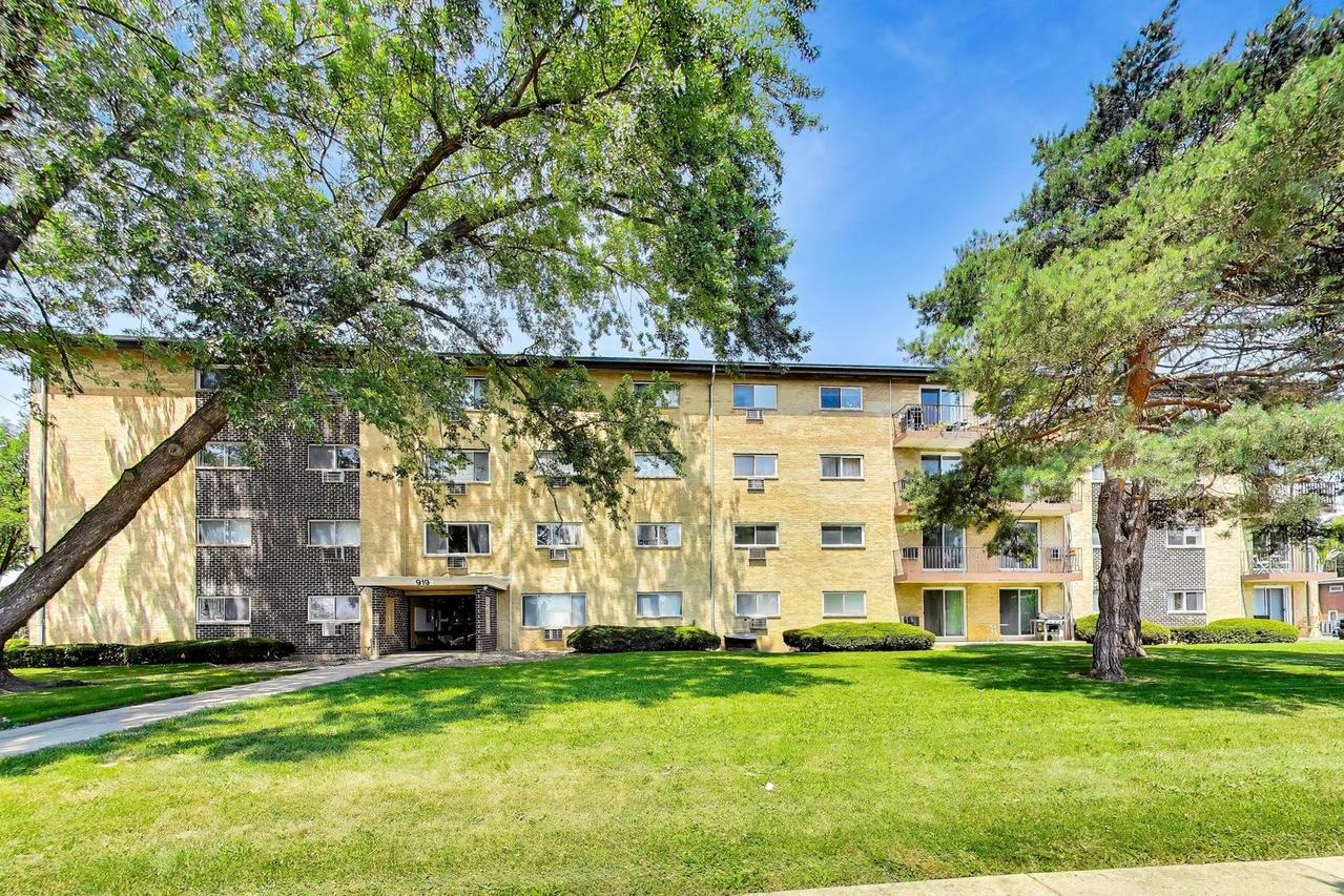 919 N Boxwood Dr. #108, Mount Prospect, IL 60056