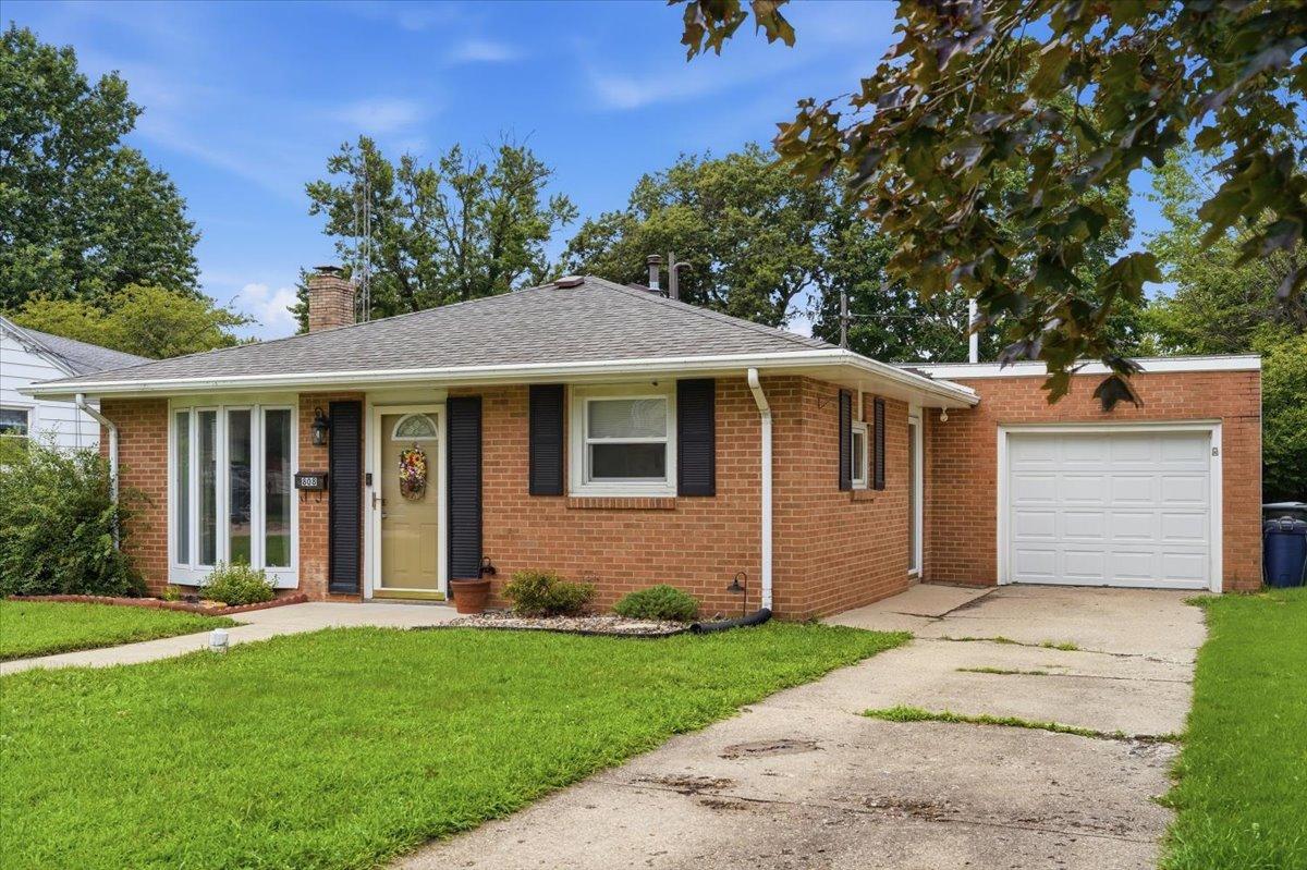 808 W 14th St., Sterling, IL 61081