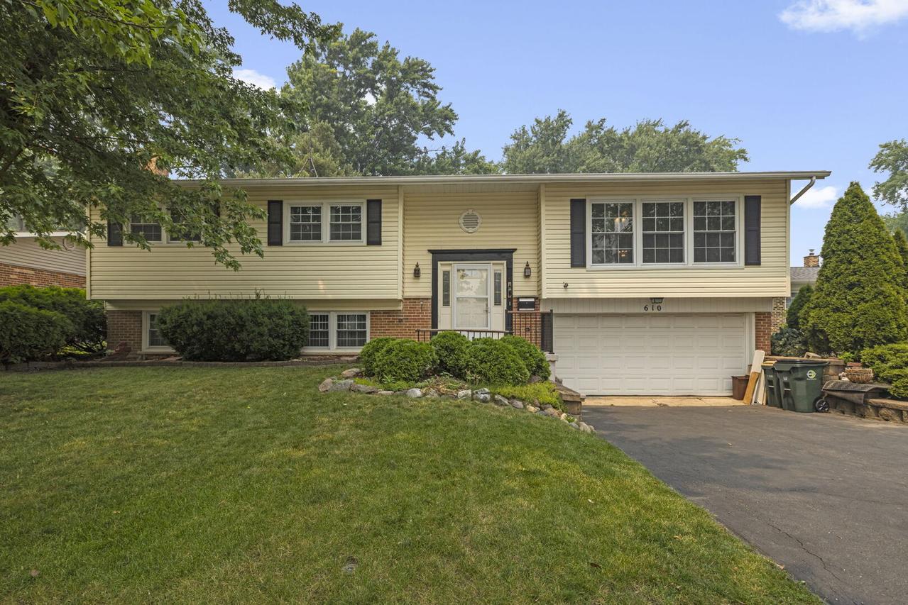 610 W Burning Tree Ln., Arlington Heights, IL 60004