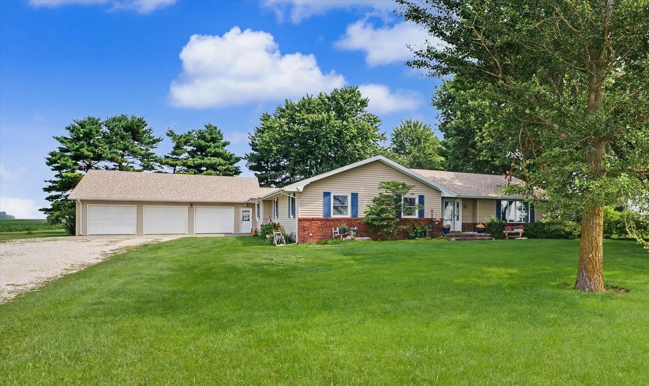 52 County Road 3000, Fisher, IL 61843