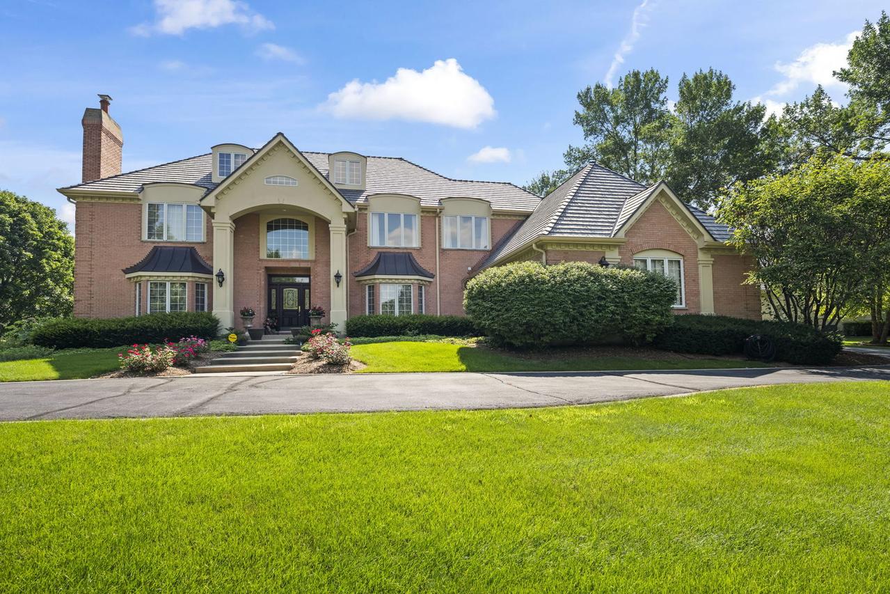 30 New Abbey Dr., Inverness, IL 60010
