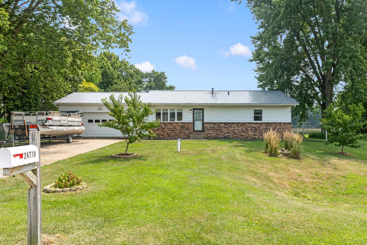 24718 1st Ave., Hillsdale, IL 61257