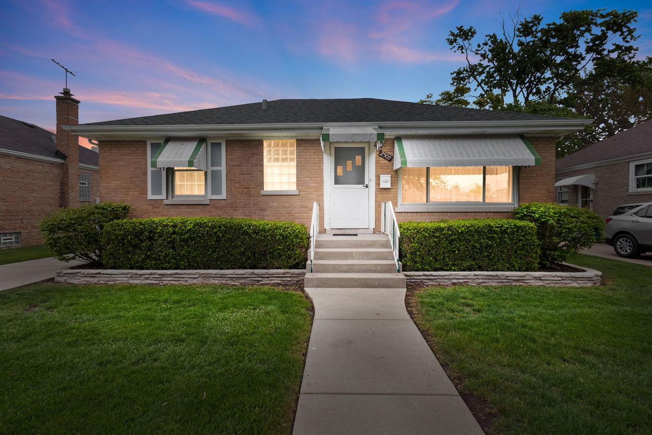 2509 S 10th Ave., Broadview, IL 60155