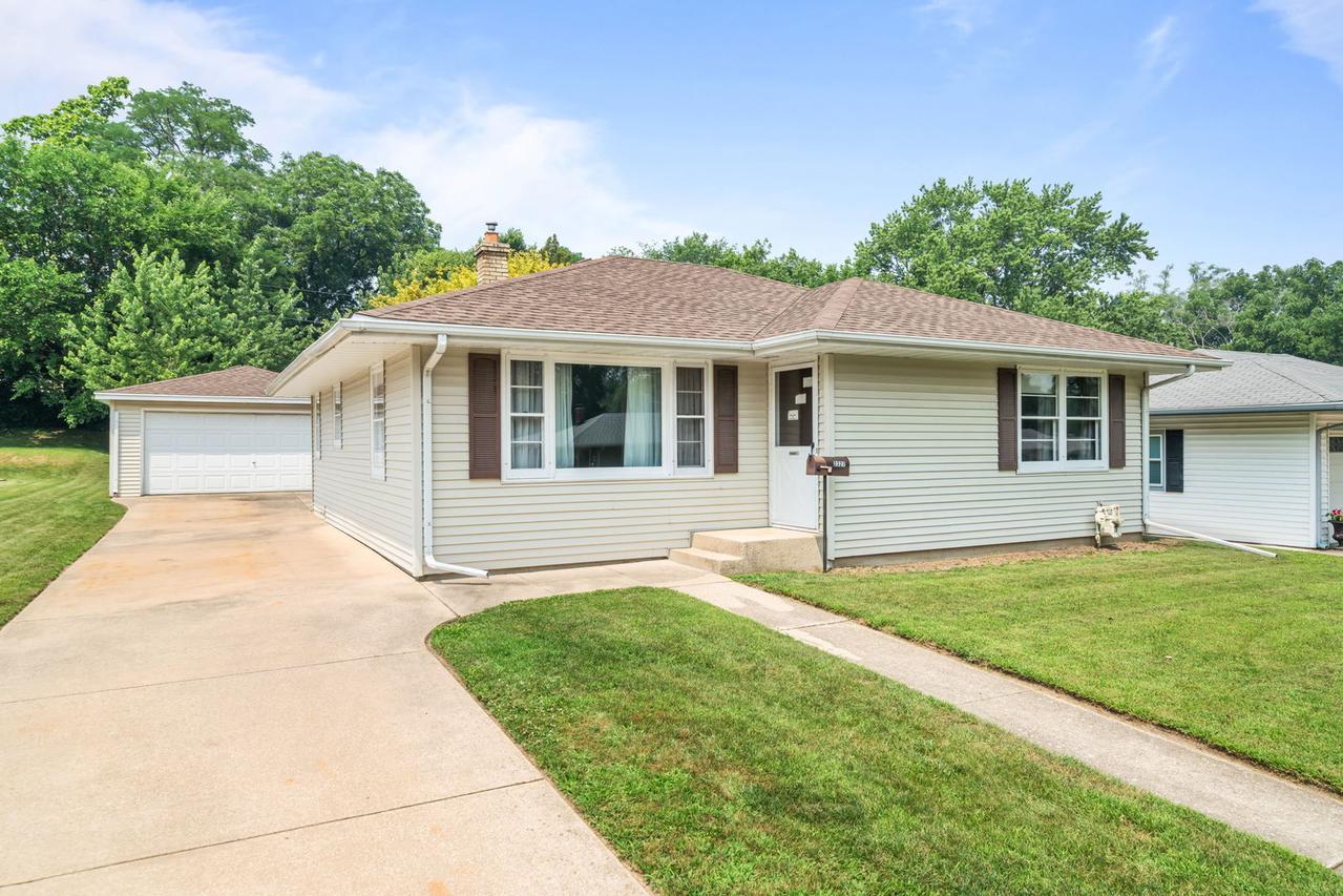 2327 Wisconsin Rd., Rockford, IL 61108