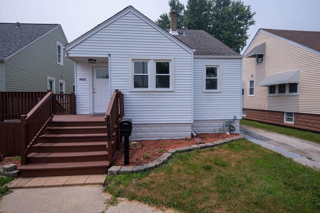 8822 S California Ave., Evergreen Park, IL 60805