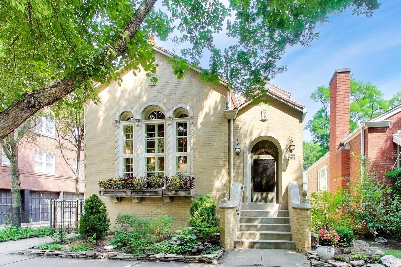 1211 Harvard Ter., Evanston, IL 60202