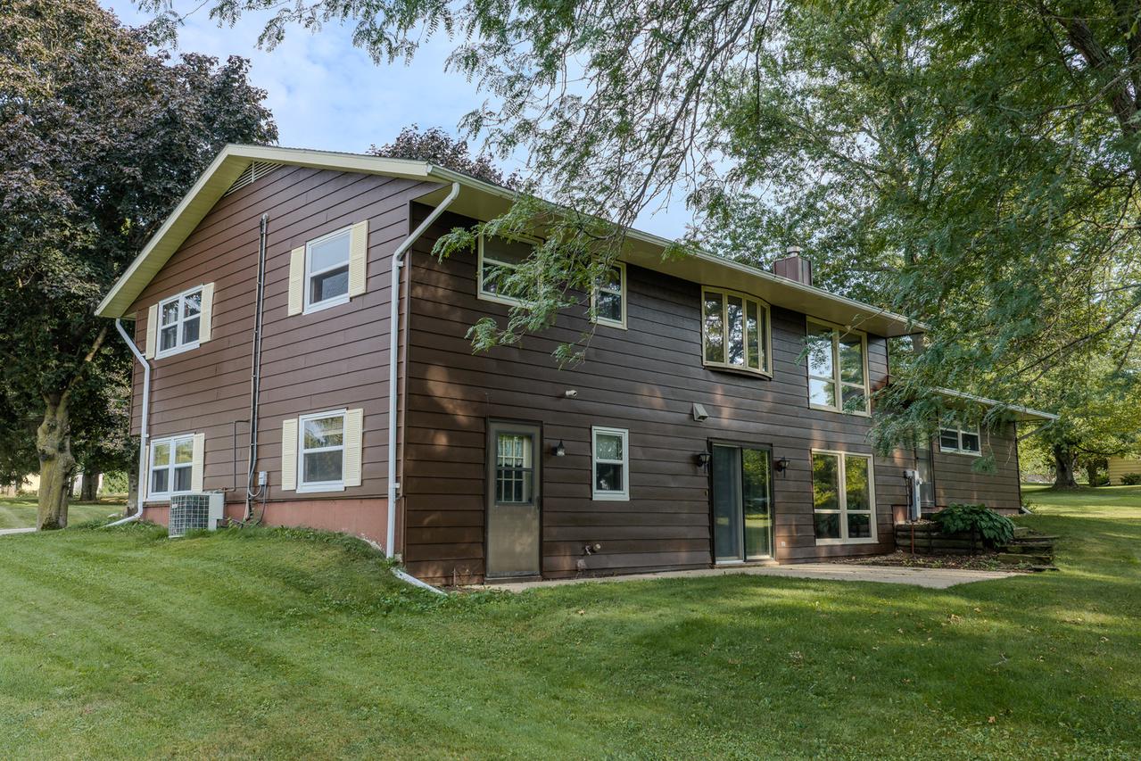 64 S Bunker Hill Rd., German Valley, IL 61039